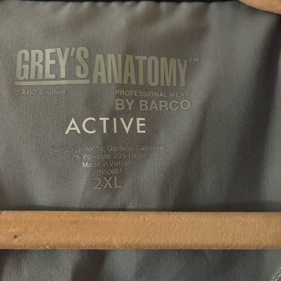 Grey’s Anatomy gray scrub set. 2XL top. XL bottom. Worn once. - Picture 2 of 3
